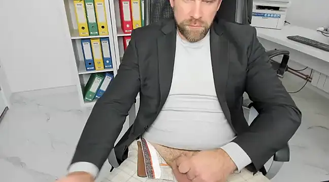 Snapshot of John-E-Dough chatting on December 18, 2024, 7:04 am John-E-Dough online show from December 18, 2024, 7:04 am