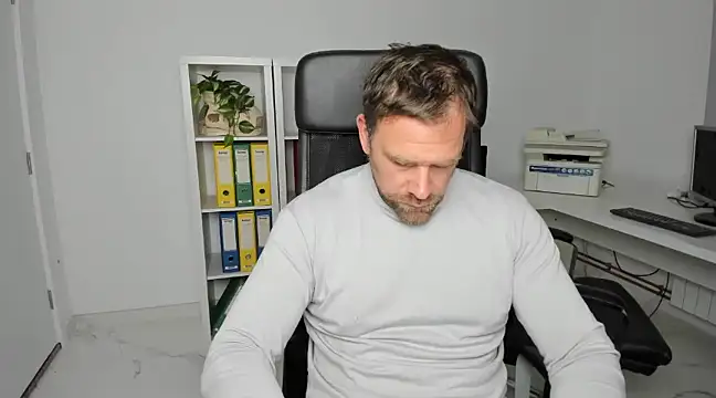 Snapshot of John-E-Dough chatting on December 8, 2024, 4:55 am John-E-Dough online show from December 8, 2024, 4:55 am