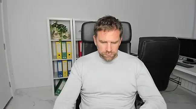 Snapshot of John-E-Dough chatting on December 4, 2024, 7:55 am John-E-Dough online show from December 4, 2024, 7:55 am