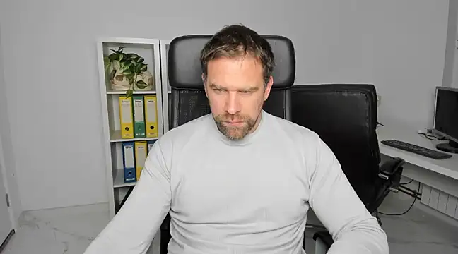 Snapshot of John-E-Dough chatting on December 9, 2024, 4:45 am John-E-Dough online show from December 9, 2024, 4:45 am