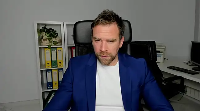 Snapshot of John-E-Dough chatting on December 12, 2024, 5:42 am John-E-Dough online show from December 12, 2024, 5:42 am