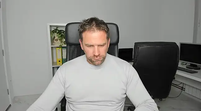 Snapshot of John-E-Dough chatting on December 3, 2024, 5:04 am John-E-Dough online show from December 3, 2024, 5:04 am