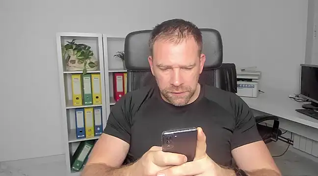 Snapshot of John-E-Dough chatting on January 1, 2025, 5:22 am John-E-Dough online show from January 1, 2025, 5:22 am