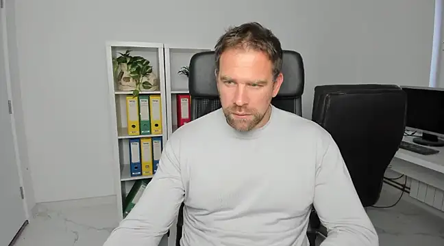 Snapshot of John-E-Dough chatting on December 3, 2024, 8:11 am John-E-Dough online show from December 3, 2024, 8:11 am