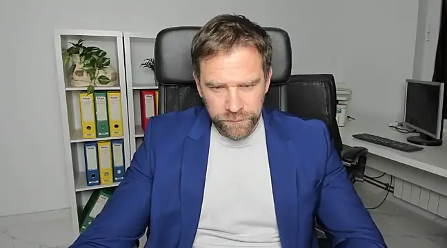 Snapshot of John-E-Dough chatting on December 14, 2024, 4:56 am John-E-Dough online show from December 14, 2024, 4:56 am