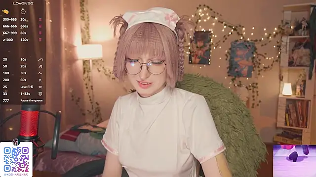 koshkasenpai online show from April 14, 2026, 3:33 am