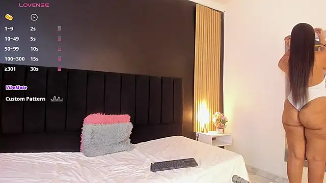 sweetsofia18 online show from October 17, 2025, 11:01 am