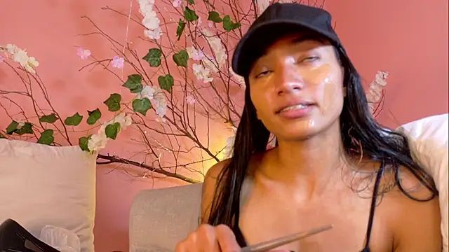 Charlotte Love10 online show from November 9, 2025, 7:40 pm