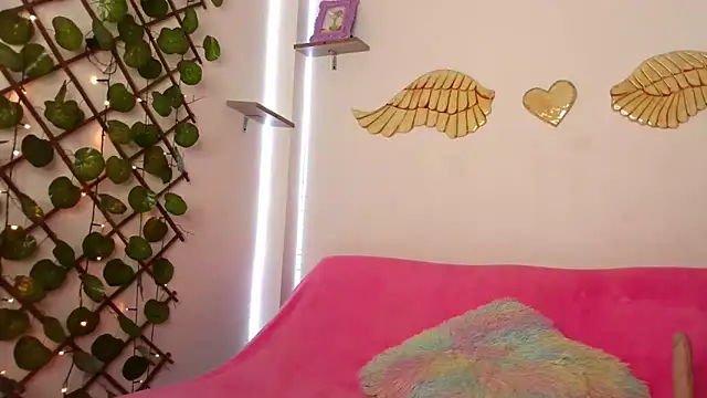 littleayshel online show from September 19, 2025, 1:37 pm