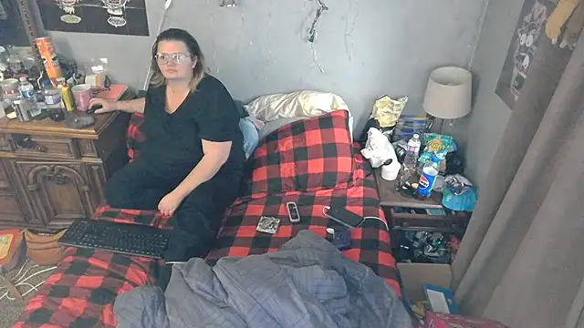 wild hot mess online show from December 9, 2024, 7:18 pm