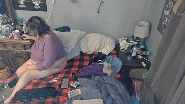 wild hot mess online show from December 8, 2024, 12:41 pm