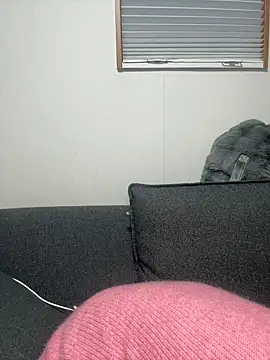 Snapshot of -x_MIU_x chatting on February 12, 2026, 10:04 am -x MIU x online show from February 12, 2026, 10:04 am