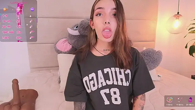 Mollymoon1 online show from September 15, 2025, 7:36 pm