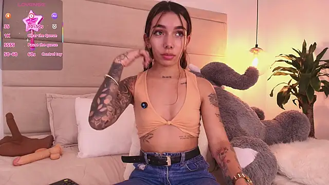 Mollymoon1 online show from September 18, 2025, 8:01 pm