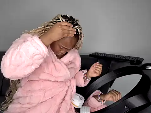 Pearl 00 online show from April 19, 2026, 3:02 pm