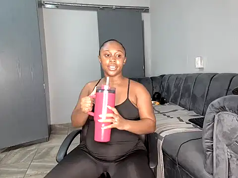 Pearl 00 online show from February 27, 2026, 9:03 pm