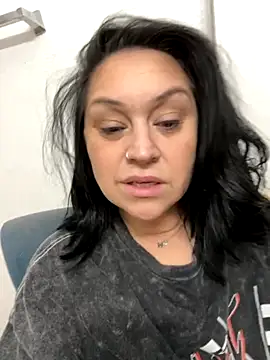 AlyssiaAmoreXO online show from December 3, 2025, 1:21 pm