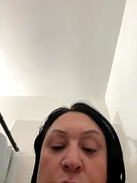 AlyssiaAmoreXO online show from October 18, 2025, 9:28 pm