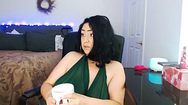 Snapshot of AlyssiaAmoreXO chatting on May 25, 2026, 9:13 pm AlyssiaAmoreXO online show from May 25, 2026, 9:13 pm