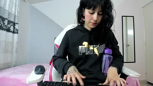 Camcrush   online show from March 3, 2025, 9:59 pm