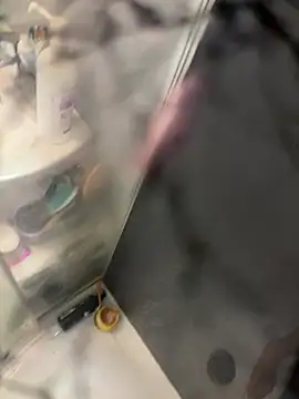 lescro95  online show from April 4, 2026, 11:44 pm