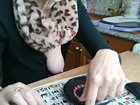 VeneRed online show from November 2, 2025, 8:41 am