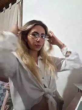 Snapshot of Scarlett_Khan chatting on February 3, 2025, 4:04 am Scarlett Khan online show from February 3, 2025, 4:04 am