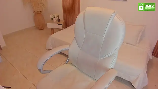 noahdarkdoll  online show from February 4, 2025, 5:53 am