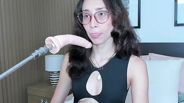 doll bella  online show from November 13, 2025, 8:13 pm