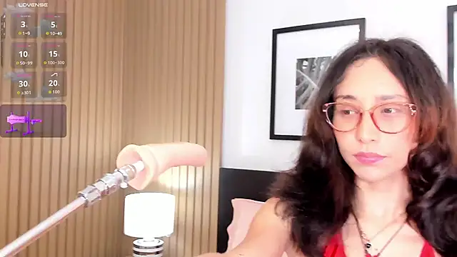 doll bella  online show from November 6, 2025, 8:02 pm