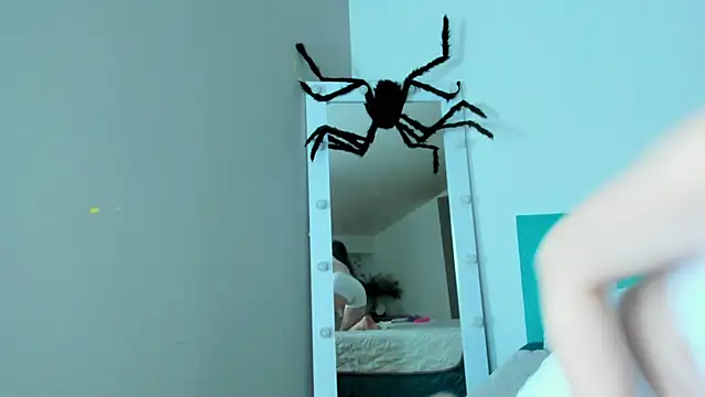 L1ittle kitty  online show from November 8, 2025, 6:39 am