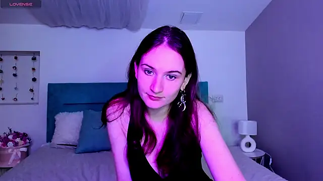 L1ittle kitty  online show from September 19, 2025, 5:44 am