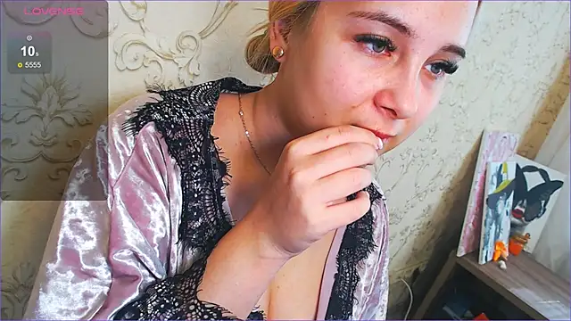 DolphinDreams online show from March 10, 2025, 10:07 am