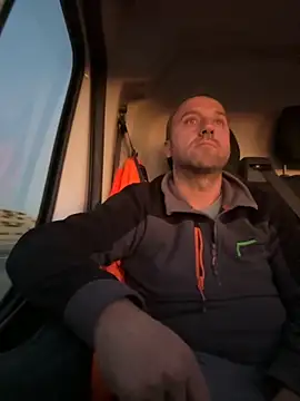 Lecatore80 online show from November 27, 2025, 4:07 pm