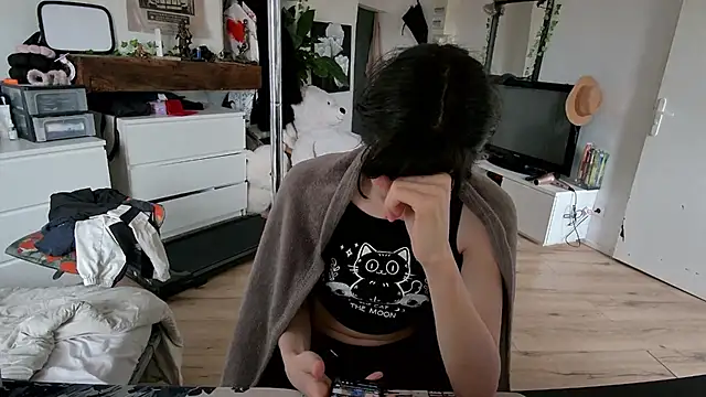 CeriseLapine online show from December 3, 2025, 9:31 am