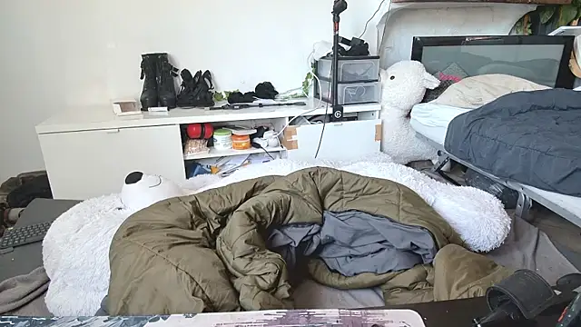 CeriseLapine online show from April 3, 2026, 9:38 am