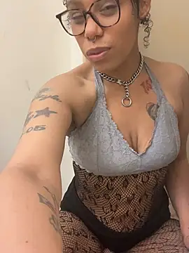 Snapshot of Princess_Desirae chatting on May 19, 2026, 6:09 am Princess Desirae online show from May 19, 2026, 6:09 am