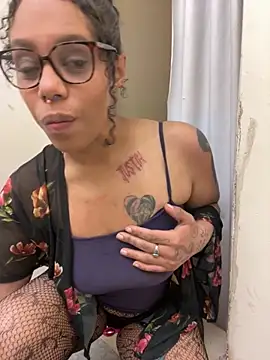 Snapshot of Princess_Desirae chatting on May 4, 2026, 6:17 am Princess Desirae online show from May 4, 2026, 6:17 am