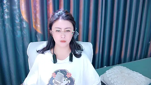 Daisy7 11 online show from November 1, 2025, 12:32 pm