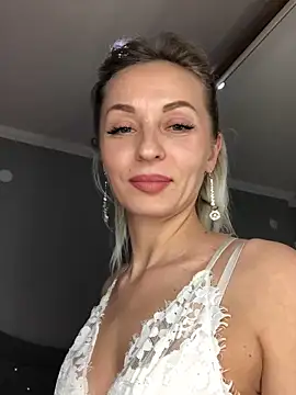 Diamond Bunny  online show from March 19, 2025, 9:58 pm