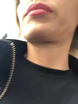 Diamond Bunny  online show from March 13, 2025, 2:01 pm