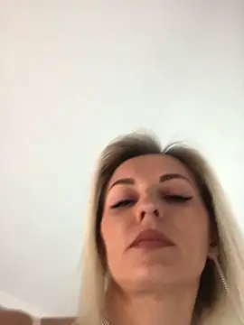 Diamond Bunny  online show from March 2, 2025, 1:53 pm