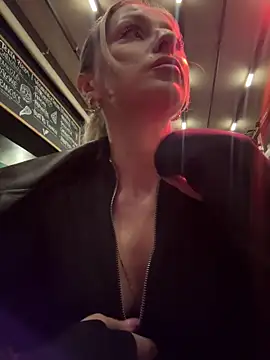 Diamond Bunny  online show from February 2, 2026, 3:55 pm