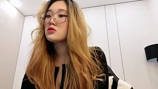 Jennatyan online show from February 4, 2026, 3:18 pm