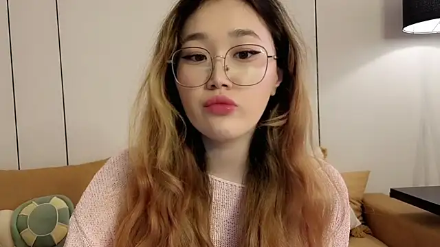 Jennatyan online show from April 15, 2026, 7:47 am