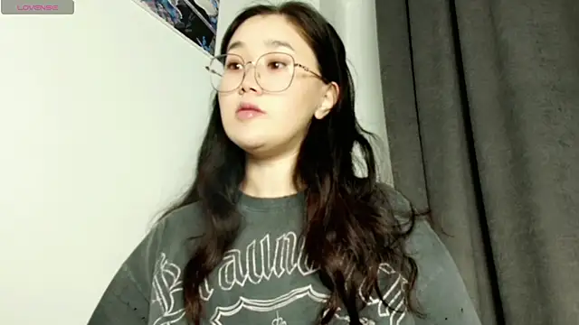 Jennatyan online show from March 9, 2025, 4:55 pm