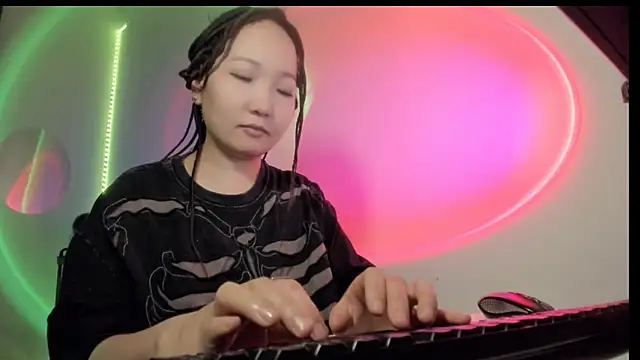 himeros goddess online show from February 7, 2025, 5:52 am