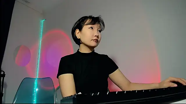 himeros goddess online show from January 5, 2025, 3:11 am