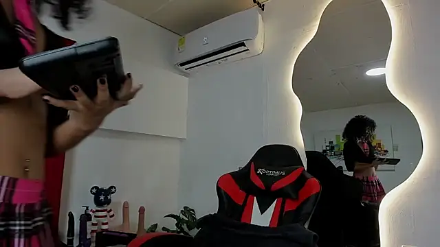 Milanxht online show from March 13, 2025, 8:54 pm