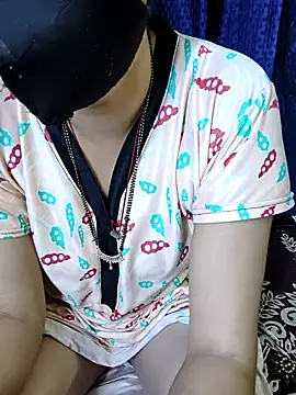 kaveerpooja947 online show from November 3, 2025, 4:43 pm